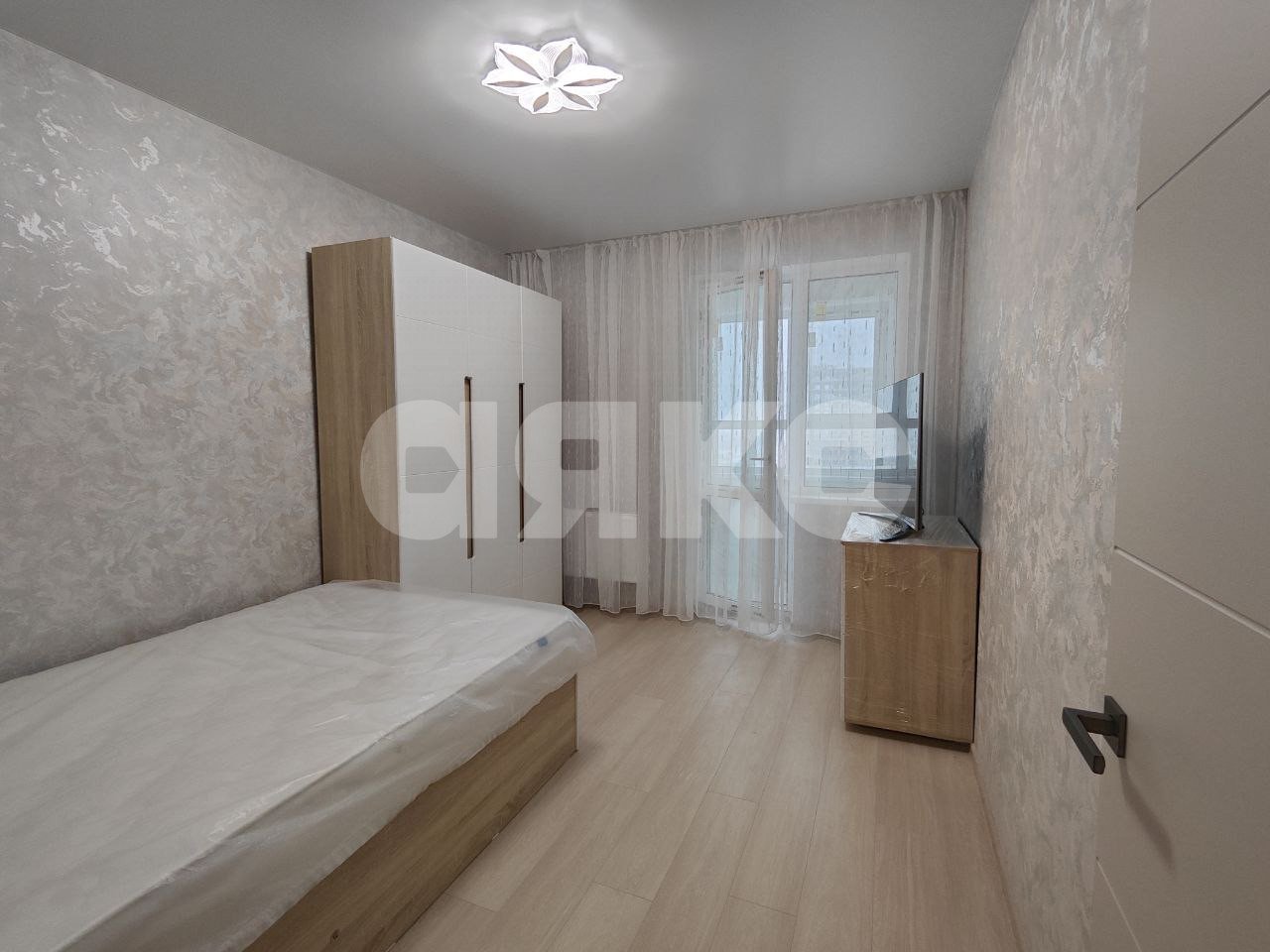 Фото №1: 1-комнатная квартира 40 м² - Тула, Привокзальный территориальный округ, мкр. Петровский квартал, ул. Маршала Полубоярова, 5